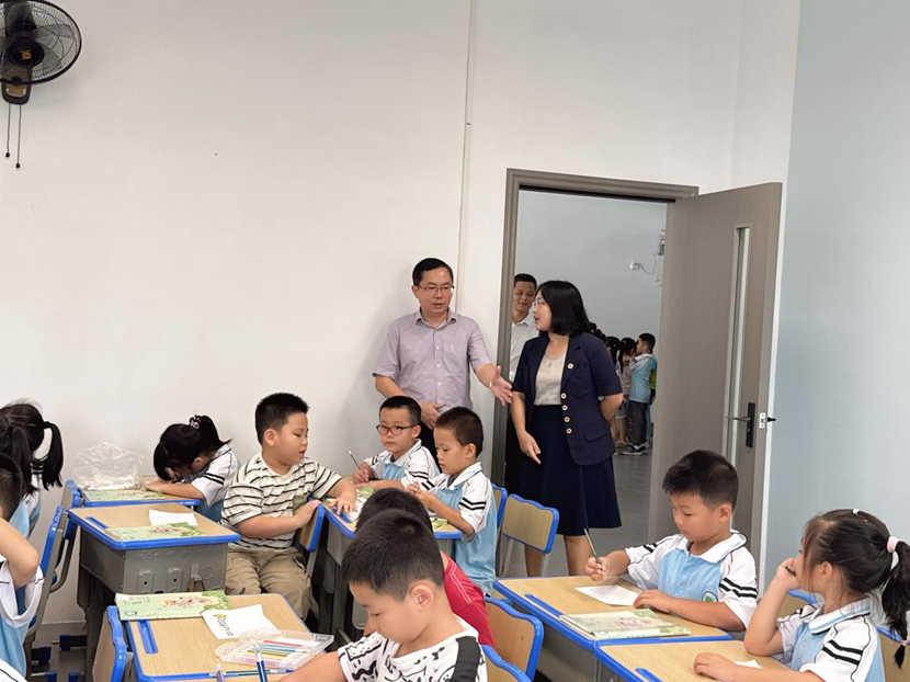 海南省教育厅陈振华一行到 颜射
调研指导工作