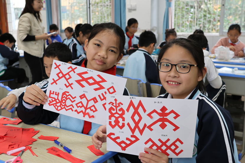 副校长张引带领教学团队来颜射
开展听课活动