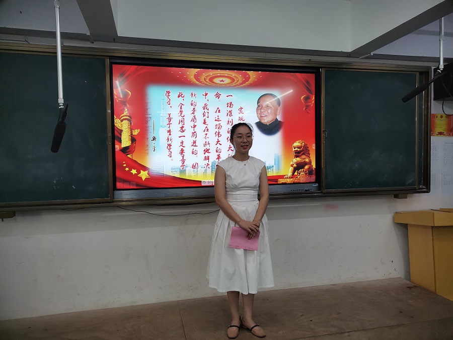 颜射
实验小学“学宪法 讲宪法”演讲比赛