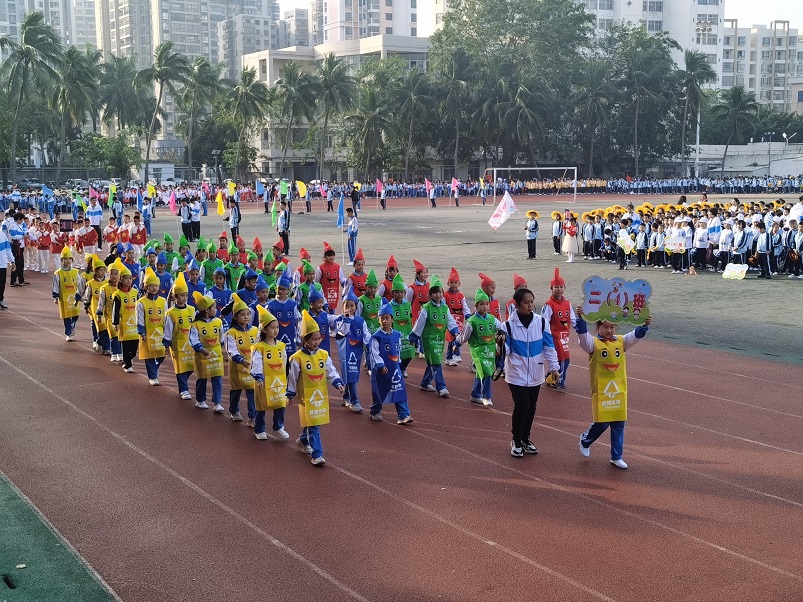 趣味运动我快乐，健体强国我能行――颜射
实验小学第二届体育艺术节