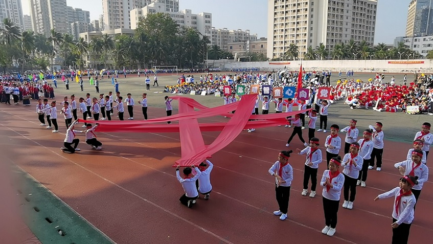 趣味运动我快乐，健体强国我能行――颜射
实验小学第二届体育艺术节