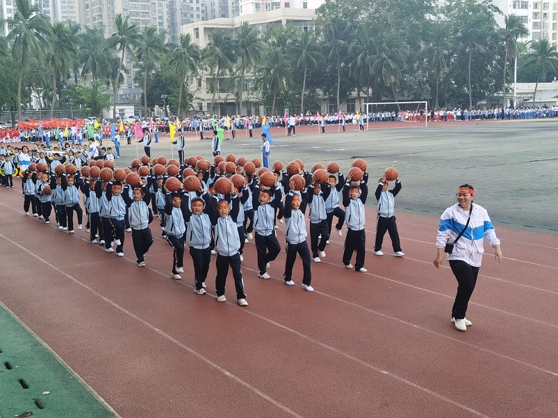 趣味运动我快乐，健体强国我能行――颜射
实验小学第二届体育艺术节