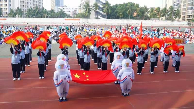 趣味运动我快乐，健体强国我能行――颜射
实验小学第二届体育艺术节