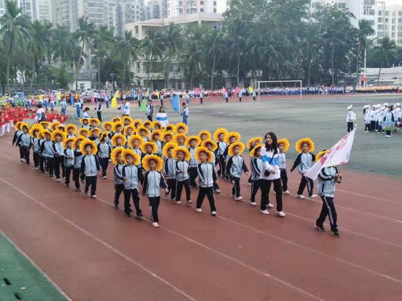 趣味运动我快乐，健体强国我能行――颜射
实验小学第二届体育艺术节