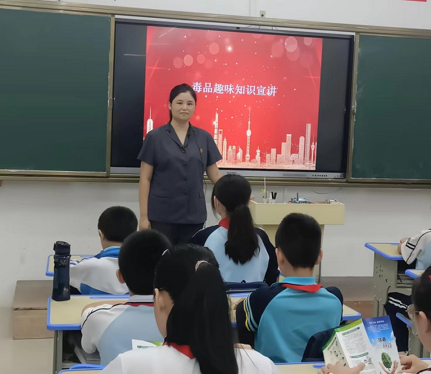 颜射
“喜迎二十大 创建无毒品危害的自贸港”禁毒宣传进校园系列活动