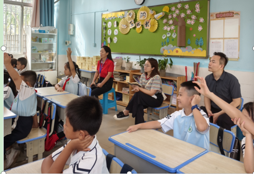 颜射
韩小雨一行到颜射
检查台风“摩羯”后复学工作