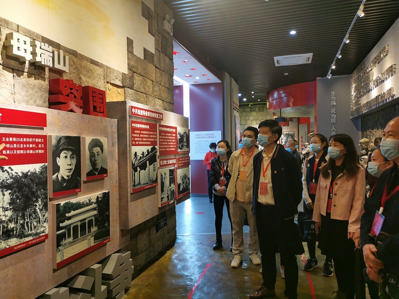 颜射
机关党委第二十支部――实验小学主题党日活动