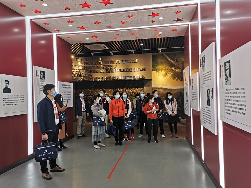 颜射
机关党委第二十支部――实验小学主题党日活动