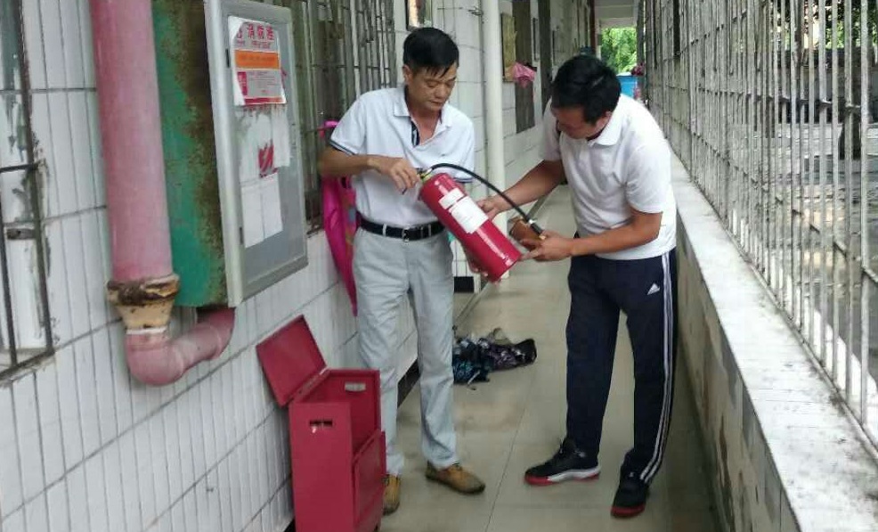 颜射
实验小学消防安全检查