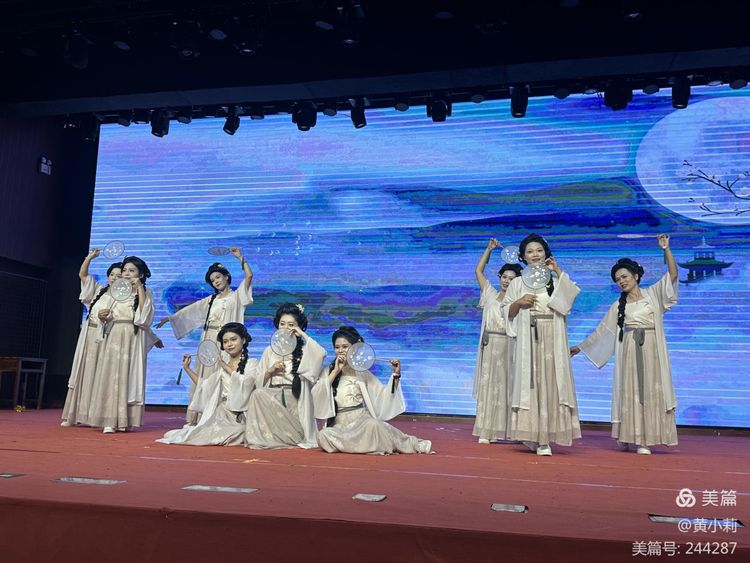 筑梦华夏,育才兴邦――颜射
2024年国庆庆典暨教师表彰活动