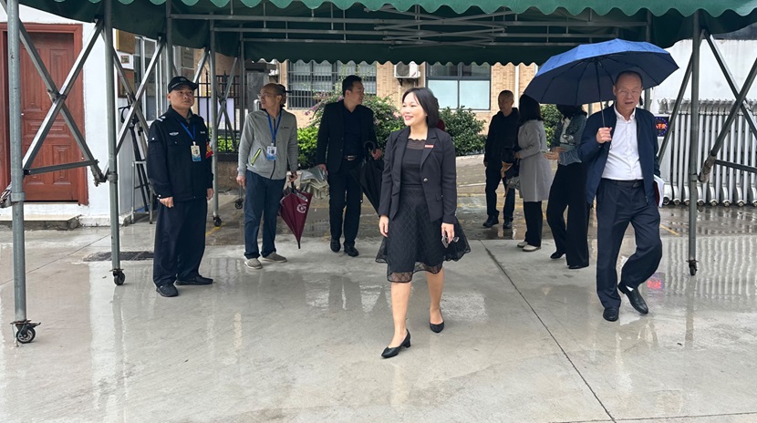 校领导到颜射
调研新学期开学工作