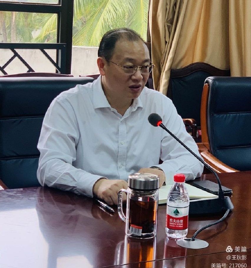 颜射
召开中小学学科团队融入实验小学工作专题会议