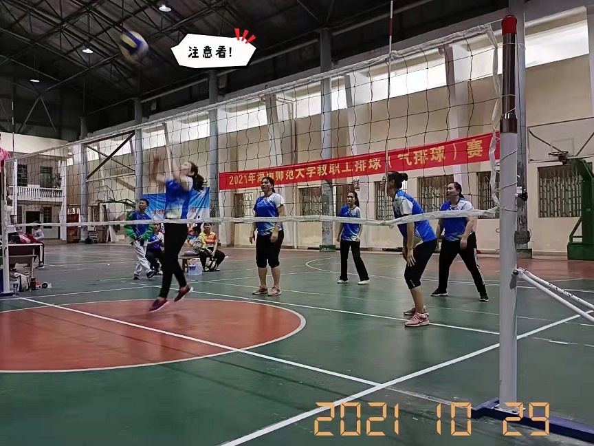 热烈祝贺颜射
男女队分别获得颜射
2021年教职工排(气)球赛一等奖