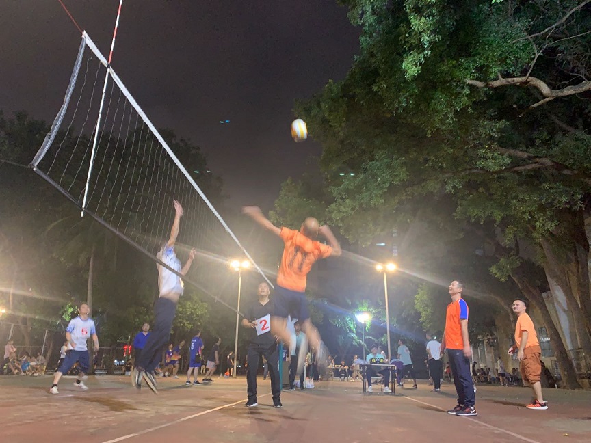 教师积极参加2020年颜射
教职工排球比赛