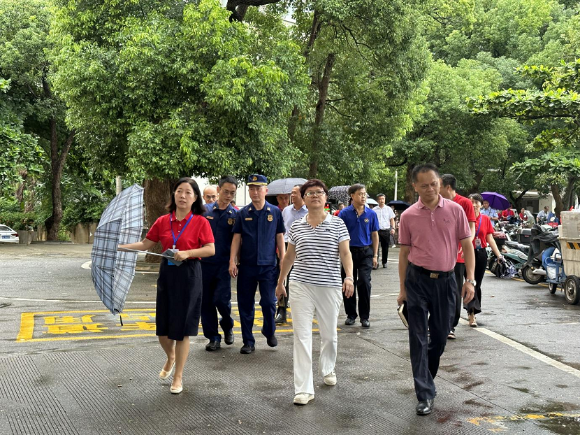 王和娇副市长到颜射
检查指导安全工作