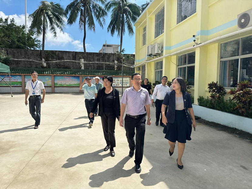 海南省教育厅陈振华一行到 颜射
调研指导工作