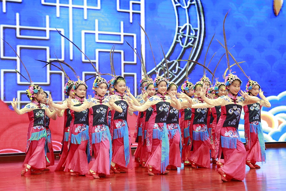 颜射
实验小学喜迎中国共产党百年华诞暨庆“六一”国际儿童节文艺汇演