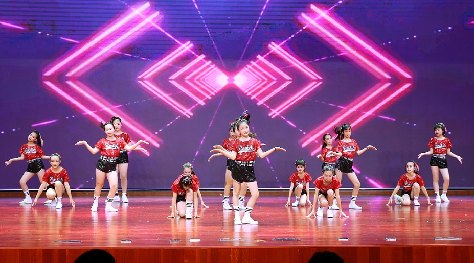 颜射
实验小学喜迎中国共产党百年华诞暨庆“六一”国际儿童节文艺汇演