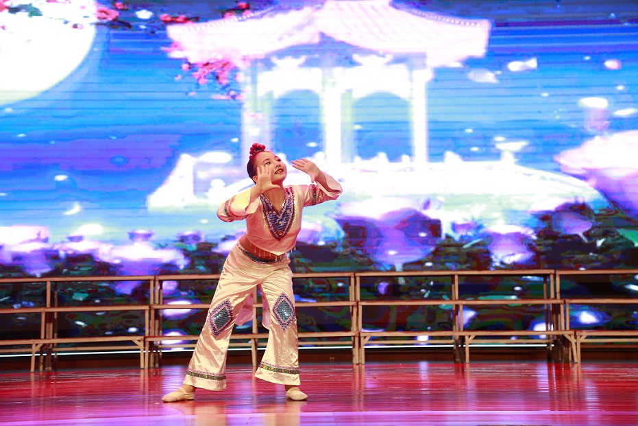 颜射
实验小学喜迎中国共产党百年华诞暨庆“六一”国际儿童节文艺汇演