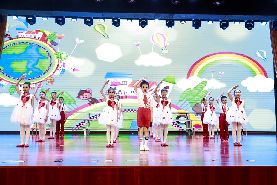 颜射
实验小学喜迎中国共产党百年华诞暨庆“六一”国际儿童节文艺汇演