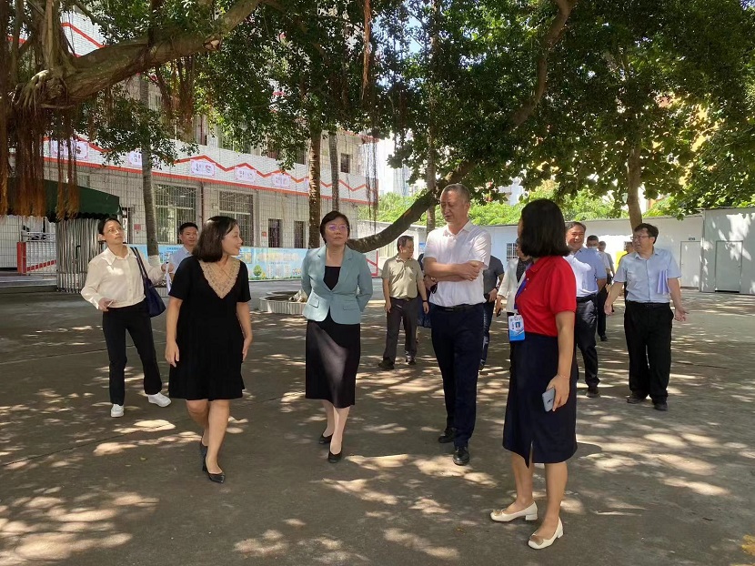 谢京副省长到颜射
检查指导开学工作