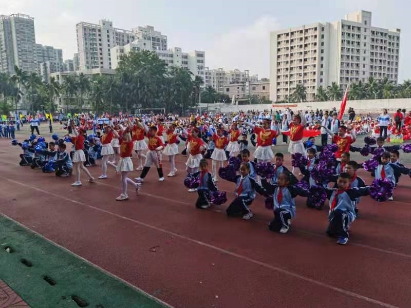 趣味运动我快乐，健体强国我能行――颜射
实验小学第二届体育艺术节