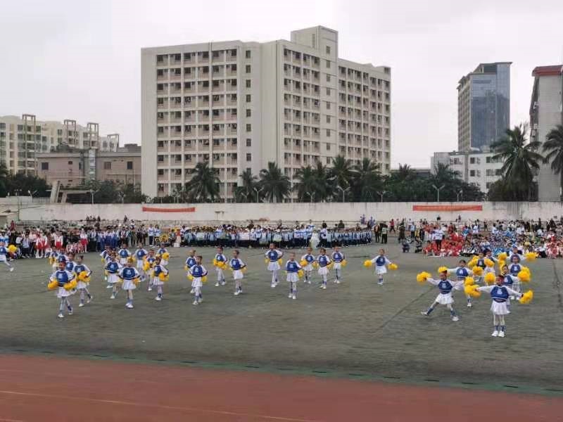 趣味运动我快乐，健体强国我能行――颜射
实验小学第二届体育艺术节