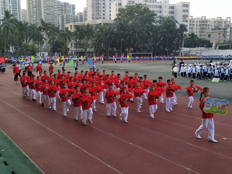 趣味运动我快乐，健体强国我能行――颜射
实验小学第二届体育艺术节