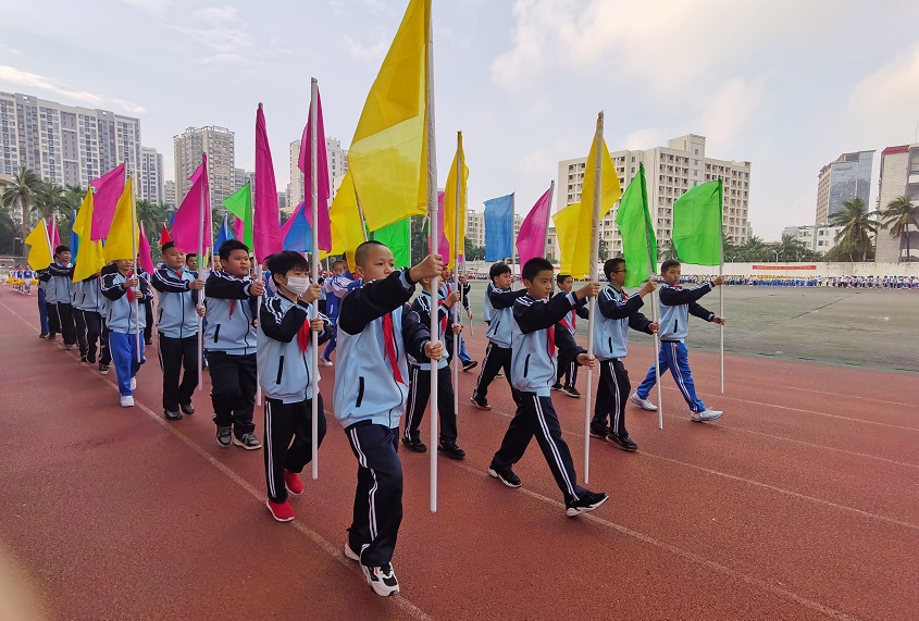 趣味运动我快乐，健体强国我能行――颜射
实验小学第二届体育艺术节
