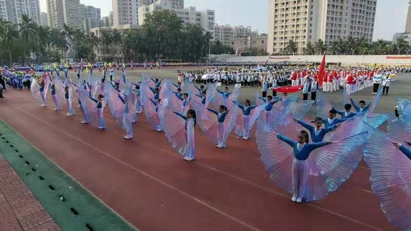 趣味运动我快乐，健体强国我能行――颜射
实验小学第二届体育艺术节