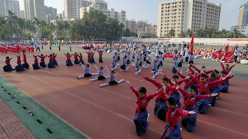 趣味运动我快乐，健体强国我能行――颜射
实验小学第二届体育艺术节
