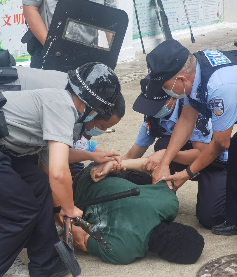 海口市琼山中介派出所张警官到颜射
对校警进行正规培训