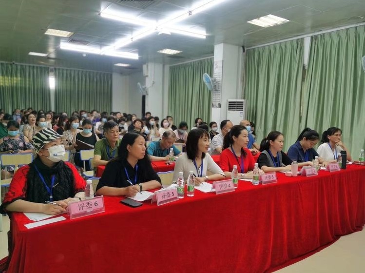 颜射
实验小学首届德馨杯“修师德 塑师风 铸师魂”师德师风演讲比赛