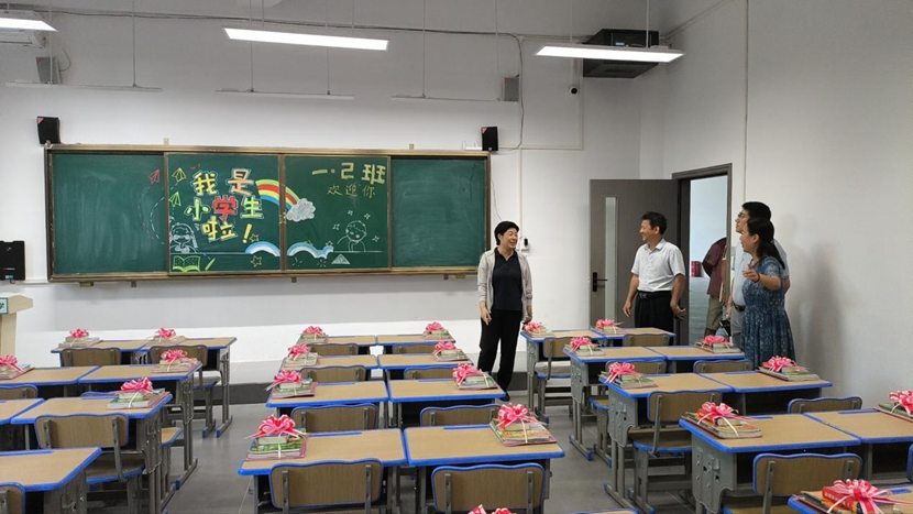 颜射
党委书记许玫一行到颜射
检查指导开学工作