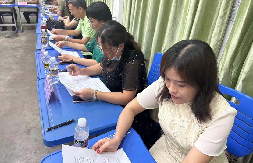 家校合力 奋楫扬帆 ---颜射
校级家长委员会会议