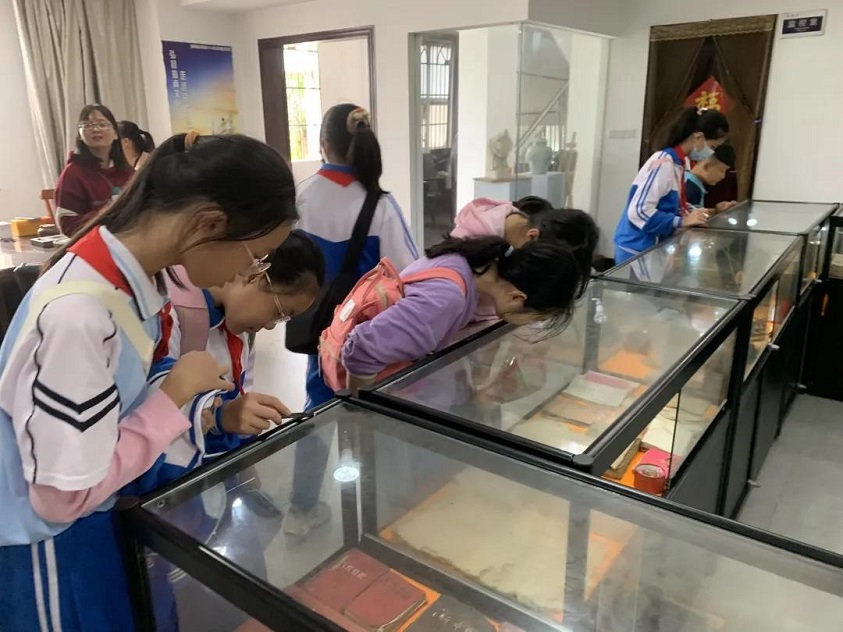 【研学旅行】贯通古今学知识，科学知识谱未来――颜射
实验小学秋季研学旅行