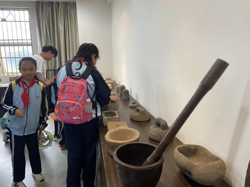 【研学旅行】贯通古今学知识，科学知识谱未来――颜射
实验小学秋季研学旅行