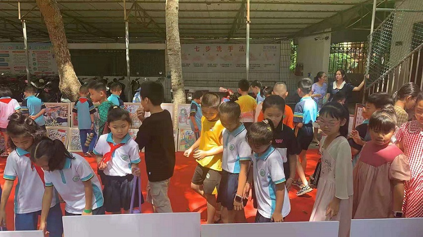 颜射
实验小学“童心向党・阳光下成长”庆六一书画展