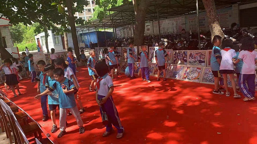 颜射
实验小学“童心向党・阳光下成长”庆六一书画展