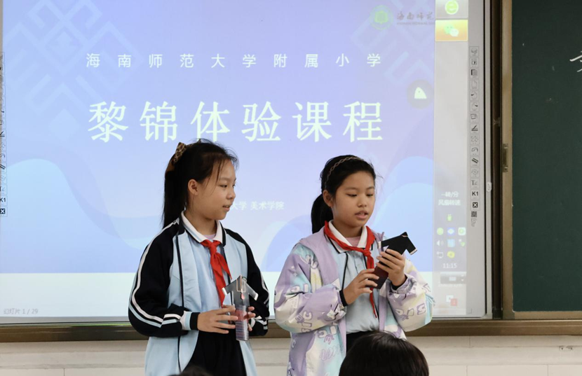 副校长张引带领教学团队来颜射
开展听课活动