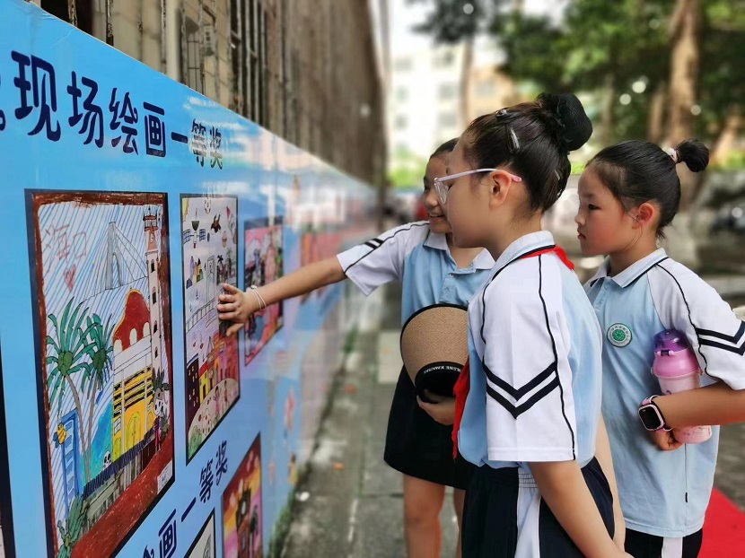 颜射
开展庆“六·一”现场绘画、书法比赛