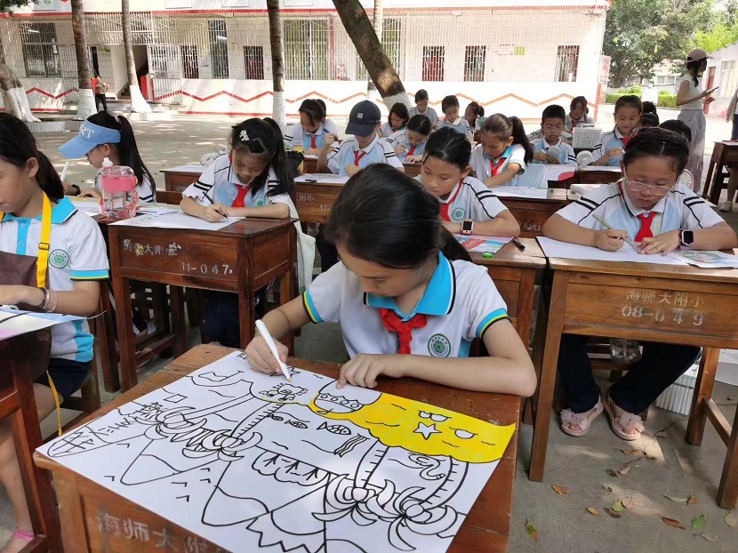 颜射
开展庆“六·一”现场绘画、书法比赛