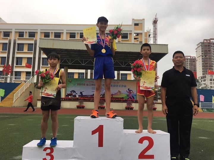 颜射
学生参加2020年海口市琼山区中小学生田径运动会取得小学组团体总分第七名的好成绩