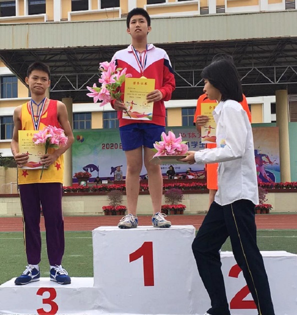 颜射
学生参加2020年海口市琼山区中小学生田径运动会取得小学组团体总分第七名的好成绩