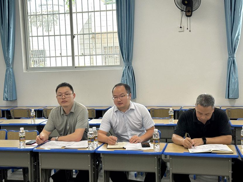 海南省教育厅许曙一行 到颜射
调研指导工作