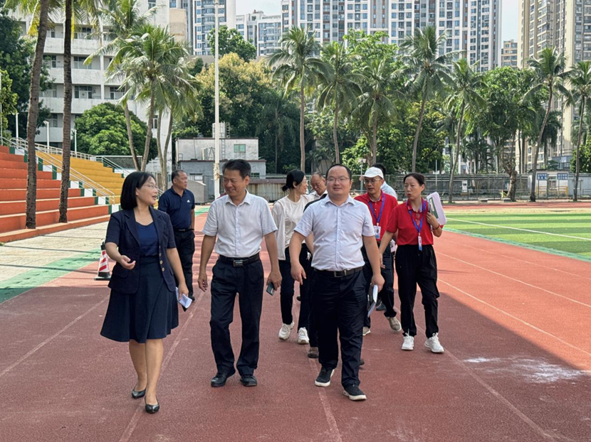 海南省教育厅许曙一行 到颜射
调研指导工作