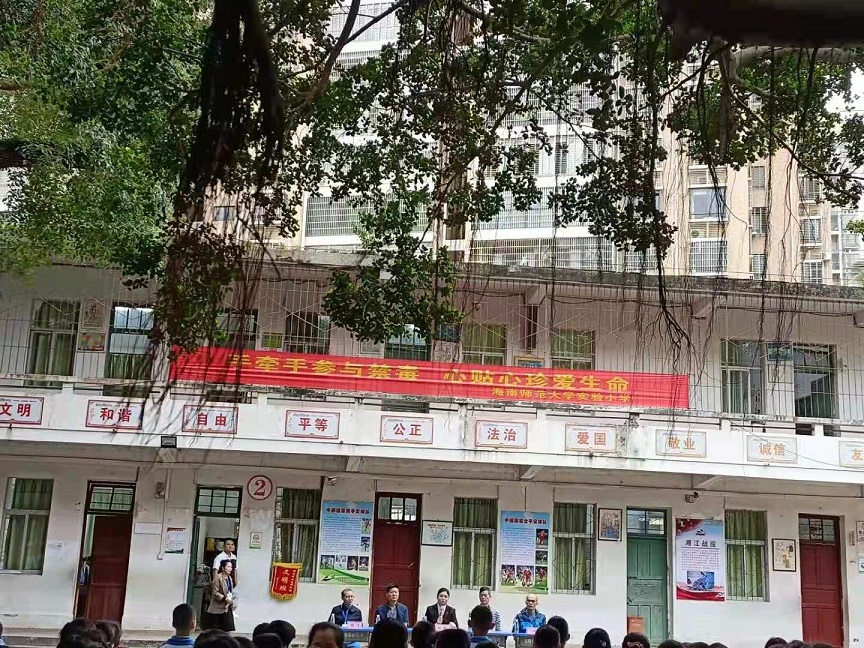 颜射
邀请胡娜法官开展“禁毒”专题知识讲座。