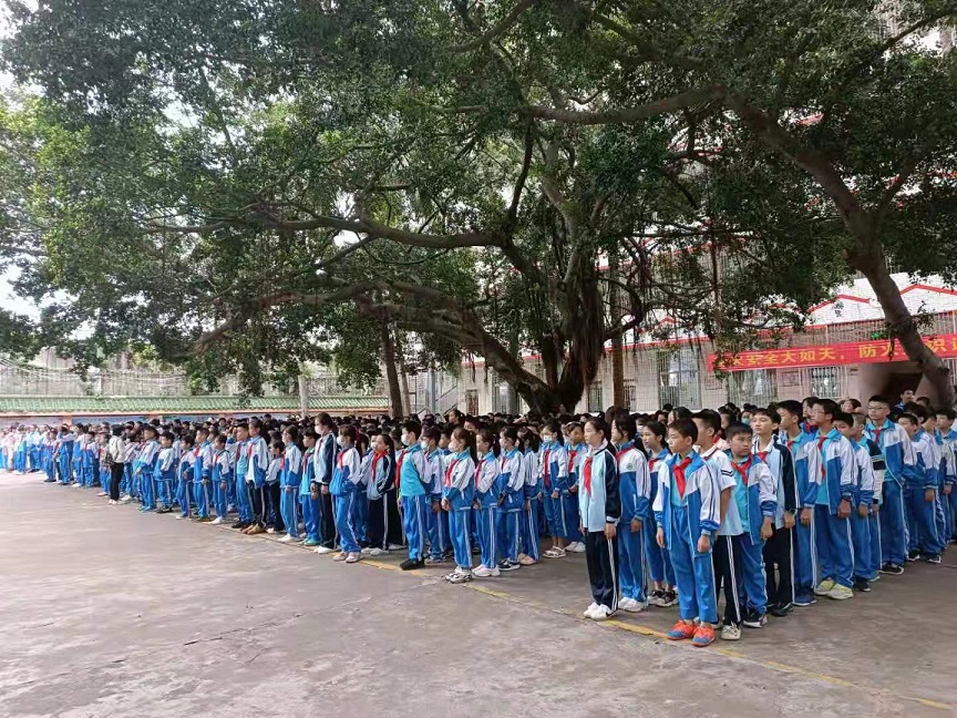 颜射
邀请胡娜法官开展“禁毒”专题知识讲座。