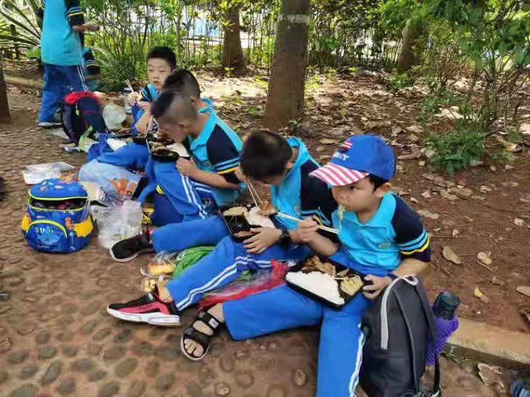 踏寻红色足迹，做时代好少年――颜射
实验小学2021年研学旅行社会实践活动