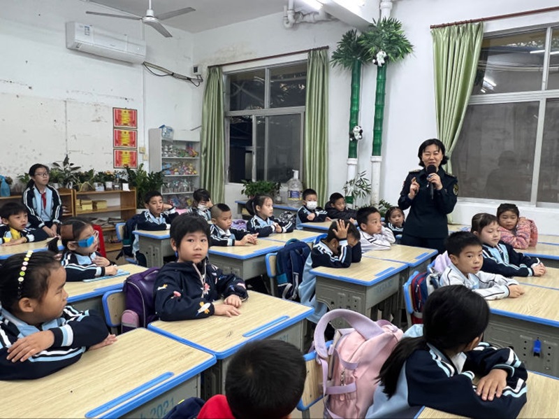 健康教育进校园 守护健康伴成长――颜射
开展健康教育宣传活动